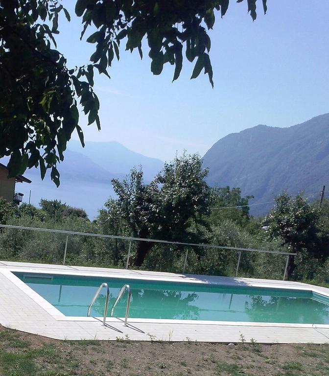 B&B Garden Solto Collina Eksteriør bilde